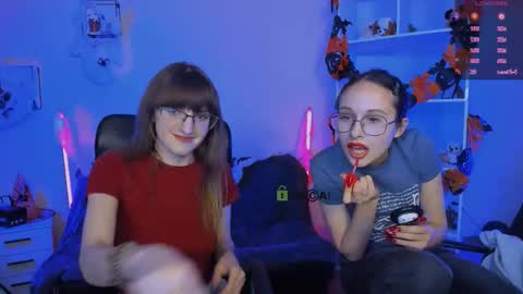 Snapshot of mona_cloud chatting on October 2025 08:11:02 PM Mona online show from October 2025 08:11:02 PM