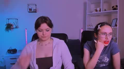 Snapshot of mona_cloud chatting on November 2025 08:07:01 PM Mona online show from November 2025 08:07:01 PM