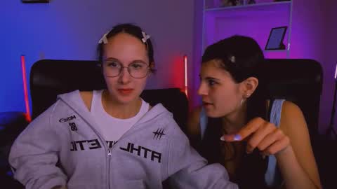 Snapshot of mona_cloud chatting on November 2025 11:27:01 PM Mona online show from November 2025 11:27:01 PM