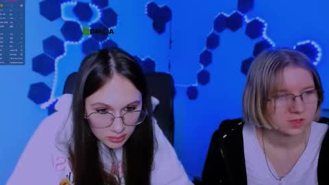 Snapshot of mona_cloud chatting on December 2025 08:35:01 PM Mona online show from December 2025 08:35:01 PM