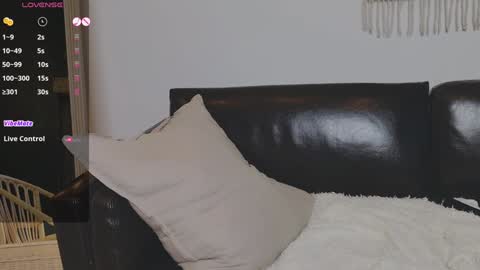 Snapshot of monet_stclair chatting on January 2025 09:01:02 PM PoppyPlayful online show from January 2025 09:01:02 PM