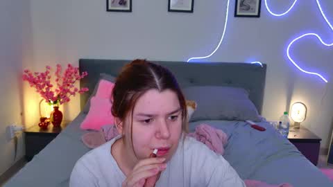 Snapshot of moneyforpeaches chatting on April 2026 04:12:01 PM moneyforpeaches online show from April 2026 04:12:01 PM