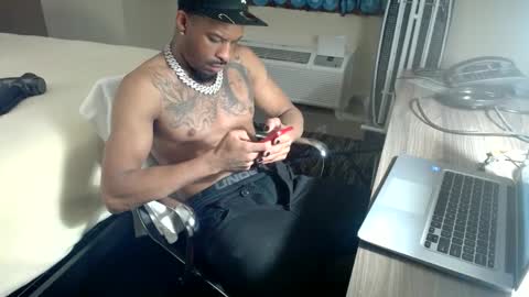 Snapshot of moneymanboy chatting on September 2025 10:26:01 PM 11nchmonster online show from September 2025 10:26:01 PM