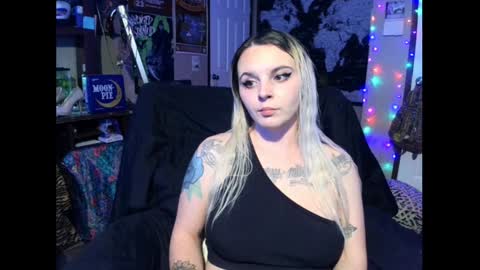 Snapshot of monica_lily chatting on December 2024 06:53:02 PM Monica online show from December 2024 06:53:02 PM