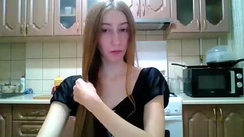 Snapshot of monica_tamayo chatting on November 2025 10:08:02 PM Monica online show from November 2025 10:08:02 PM