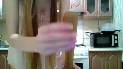 Snapshot of monica_tamayo chatting on December 2025 10:41:02 PM Monica online show from December 2025 10:41:02 PM