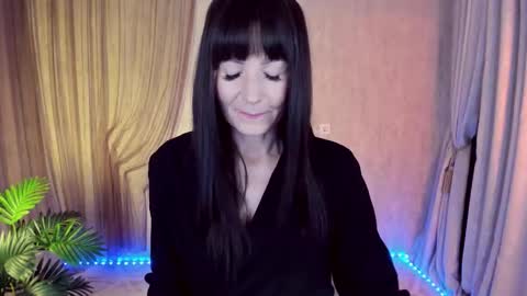 Monica online show from November 2025 12:30:01 PM