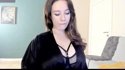 Monika online show from October 2025 06:27:02 PM