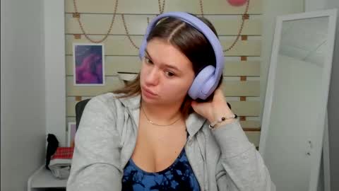 Monika online show from February 2025 01:17:02 PM