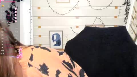 Monika online show from December 2025 01:05:02 PM