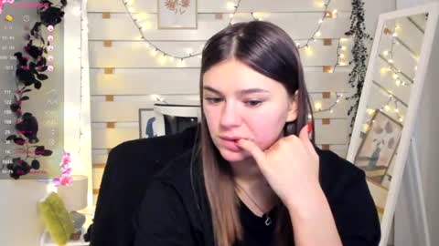 Monika online show from January 2026 04:42:02 PM