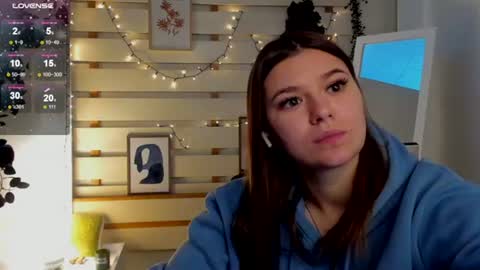 Monika online show from February 2026 01:20:02 PM