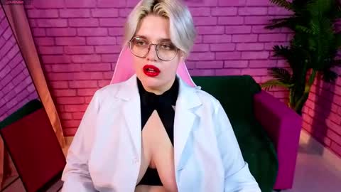 Monica online show from October 2025 11:00:02 AM