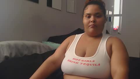 Snapshot of moniqueandpapi chatting on April 2026 06:43:02 PM Moniquelalatina online show from April 2026 06:43:02 PM