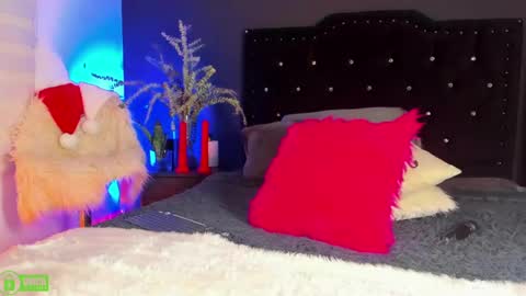 Snapshot of moniqueyoumilf chatting on December 2024 02:35:01 AM Monique  online show from December 2024 02:35:01 AM