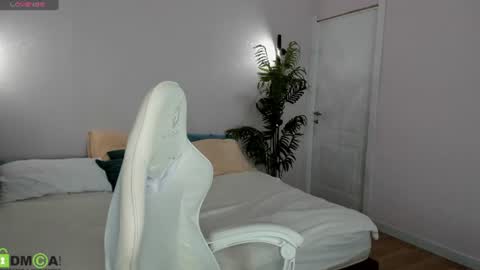 Snapshot of monro_doll chatting on July 2026 08:32:02 AM MONRO online show from July 2026 08:32:02 AM