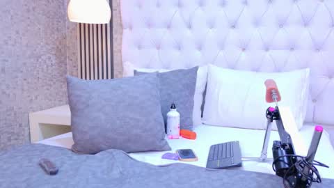 Snapshot of monserratpeter chatting on December 2025 10:15:02 PM MonserratPeter online show from December 2025 10:15:02 PM