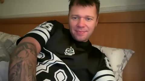 Snapshot of monster_d_ chatting on October 2025 12:13:02 PM Monster D online show from October 2025 12:13:02 PM