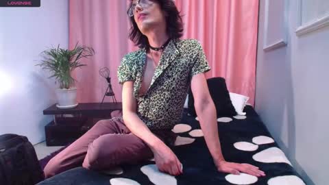 Linda Darling online show from December 2025 07:15:02 AM