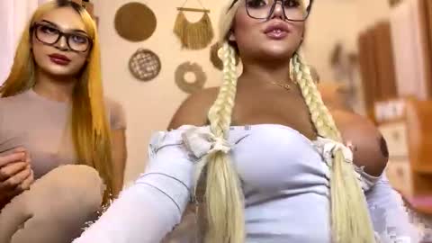 Snapshot of monstrouscockdivaontop chatting on November 2025 09:30:02 AM Ruthie online show from November 2025 09:30:02 AM