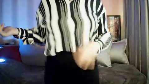 moodiemira online show from June 2026 05:47:01 PM