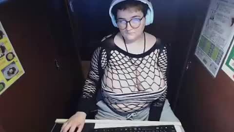 Snapshot of moojay00 chatting on December 2024 11:11:02 AM Moo Jay online show from December 2024 11:11:02 AM