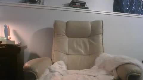 Snapshot of moomoobutt chatting on October 2025 12:51:01 AM MooMooDizzy online show from October 2025 12:51:01 AM