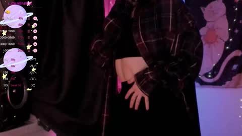 Roxy online show from November 2025 07:10:01 PM