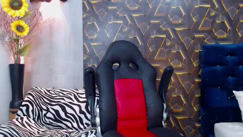 Snapshot of moon_and_fire_ chatting on November 2025 05:19:01 AM moon_and_fire_ online show from November 2025 05:19:01 AM