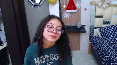 Snapshot of moon_and_fire_ chatting on November 2025 04:34:02 AM moon_and_fire_ online show from November 2025 04:34:02 AM