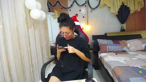 Snapshot of moon_and_fire_ chatting on December 2025 05:23:01 AM moon_and_fire_ online show from December 2025 05:23:01 AM