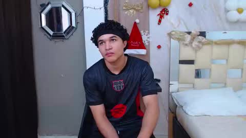 Snapshot of moon_and_fire_ chatting on December 2025 03:01:02 AM moon_and_fire_ online show from December 2025 03:01:02 AM