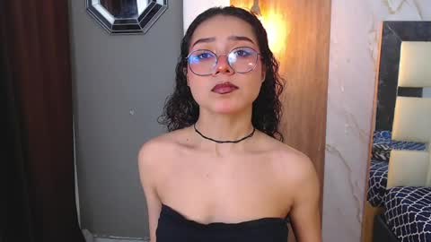 moon_and_fire_ online show from April 2026 05:18:02 AM