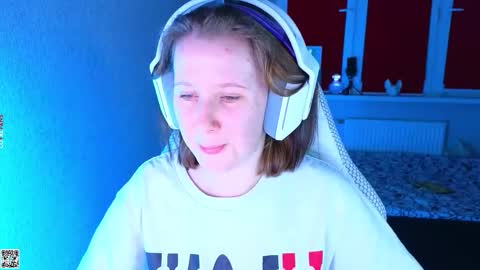 Snapshot of moon_avengers chatting on October 2025 04:42:02 PM Lola online show from October 2025 04:42:02 PM