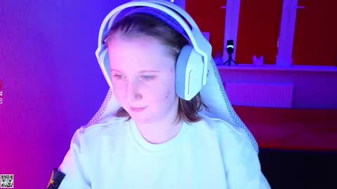 Snapshot of moon_avengers chatting on November 2025 04:52:01 PM Lola online show from November 2025 04:52:01 PM