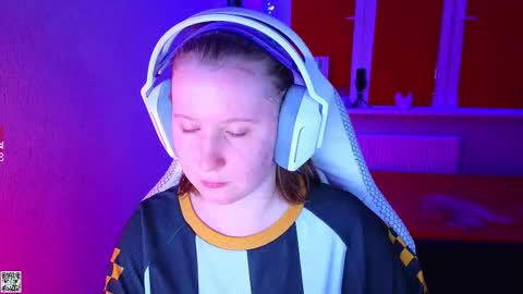 Snapshot of moon_avengers chatting on November 2025 03:12:01 PM Lola online show from November 2025 03:12:01 PM