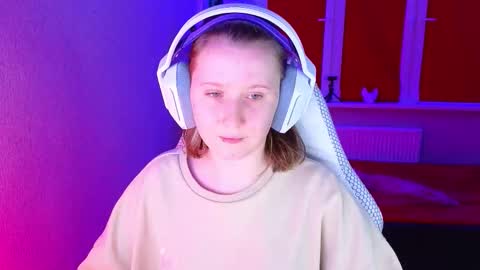 Snapshot of moon_avengers chatting on November 2025 03:22:01 PM Lola online show from November 2025 03:22:01 PM