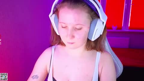 Snapshot of moon_avengers chatting on November 2025 07:08:01 AM Lola online show from November 2025 07:08:01 AM