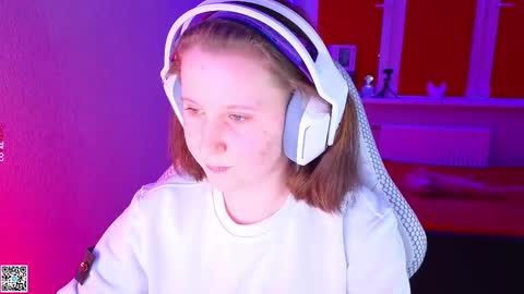 Snapshot of moon_avengers chatting on November 2025 03:56:02 PM Lola online show from November 2025 03:56:02 PM