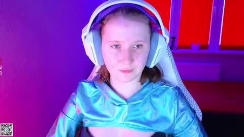 Snapshot of moon_avengers chatting on November 2025 10:16:02 AM Lola online show from November 2025 10:16:02 AM