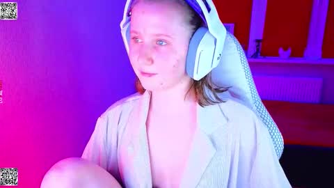 Snapshot of moon_avengers chatting on November 2025 03:26:02 PM Lola online show from November 2025 03:26:02 PM