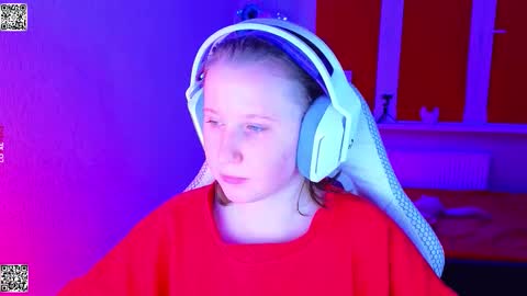 Snapshot of moon_avengers chatting on December 2025 05:41:02 PM Lola online show from December 2025 05:41:02 PM