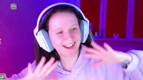 Snapshot of moon_avengers chatting on December 2025 07:53:02 PM Lola online show from December 2025 07:53:02 PM