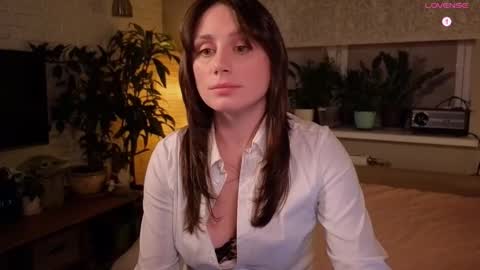 Luna  online show from November 2025 07:12:02 PM