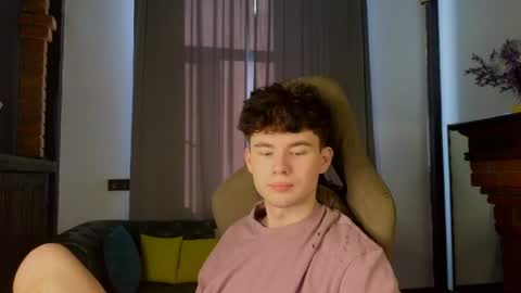 moon_gloww online show from March 2026 02:17:01 AM