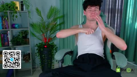 moon_gloww online show from April 2026 02:31:01 AM