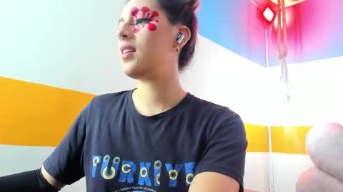 Snapshot of moon_winy chatting on October 2025 10:20:02 PM Winy online show from October 2025 10:20:02 PM