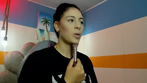 Snapshot of moon_winy chatting on October 2025 11:44:01 AM Winy online show from October 2025 11:44:01 AM