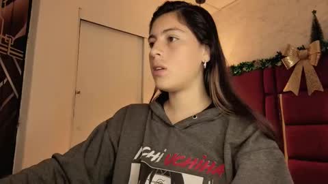 Snapshot of moon_winy chatting on December 2025 11:19:01 AM Winy online show from December 2025 11:19:01 AM