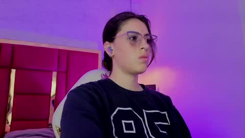Snapshot of moon_winy chatting on April 2026 11:42:01 AM Winy online show from April 2026 11:42:01 AM